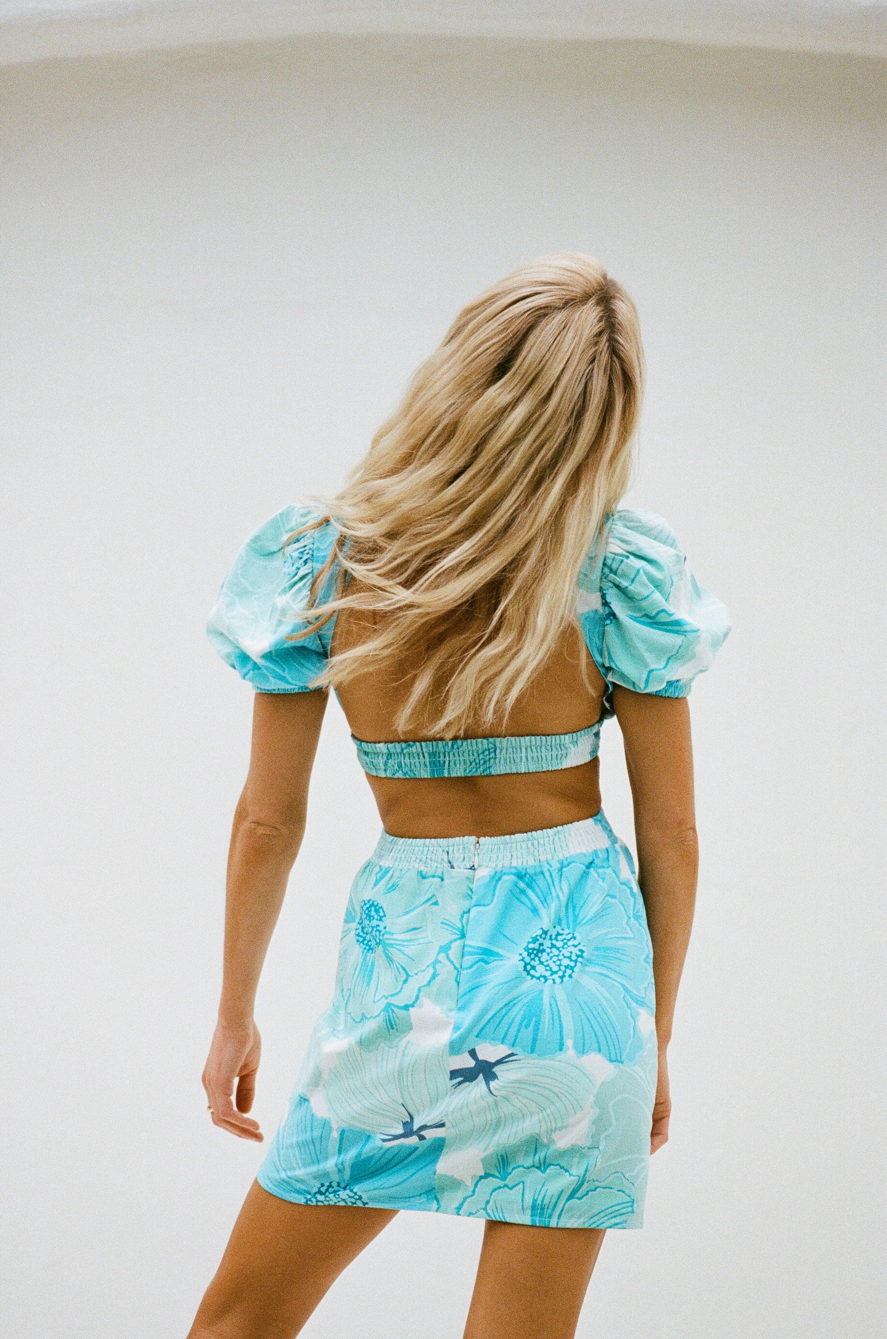Chic Backless Cotton Umiko Dress with Exclusive Ocean Lily Print