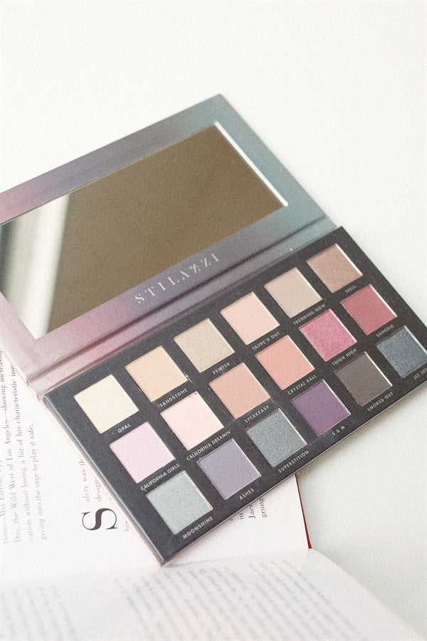 Stilazzi Shimmery and Matte Eyeshadow Palette for Creative Makeup