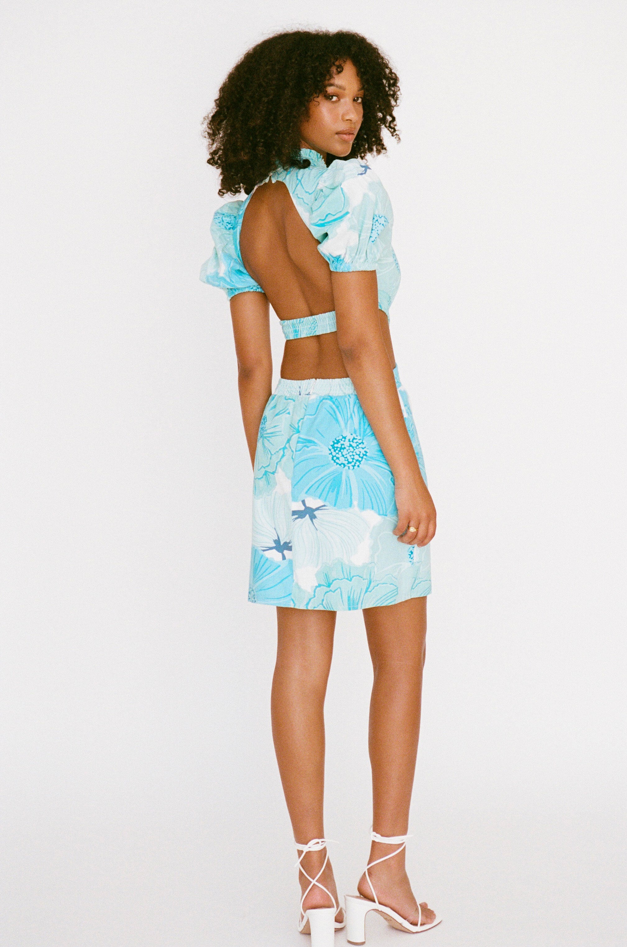 Chic Backless Cotton Umiko Dress with Exclusive Ocean Lily Print
