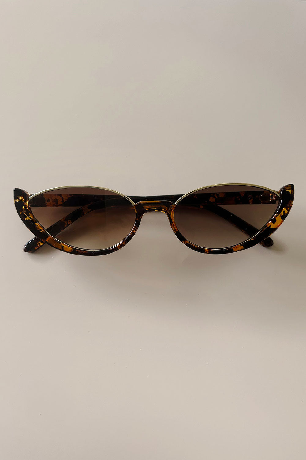 Stylish Vintage-Look Xandra Sunglasses with Faux Tortoise and Gold Frames