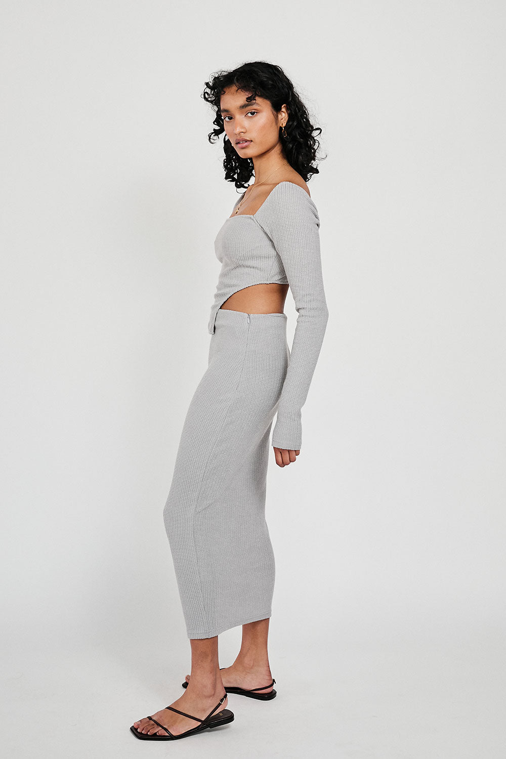 Stylish Slate-Hued Fitted Rakell Top for Cooler Weather