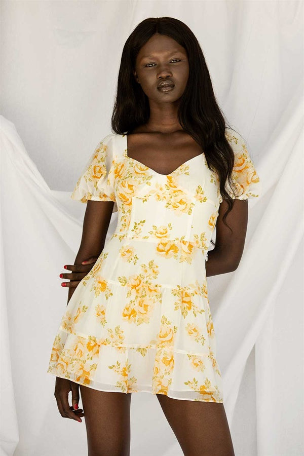 Exquisite Floral Bay Dress with Short Puff Sleeves and Open Back