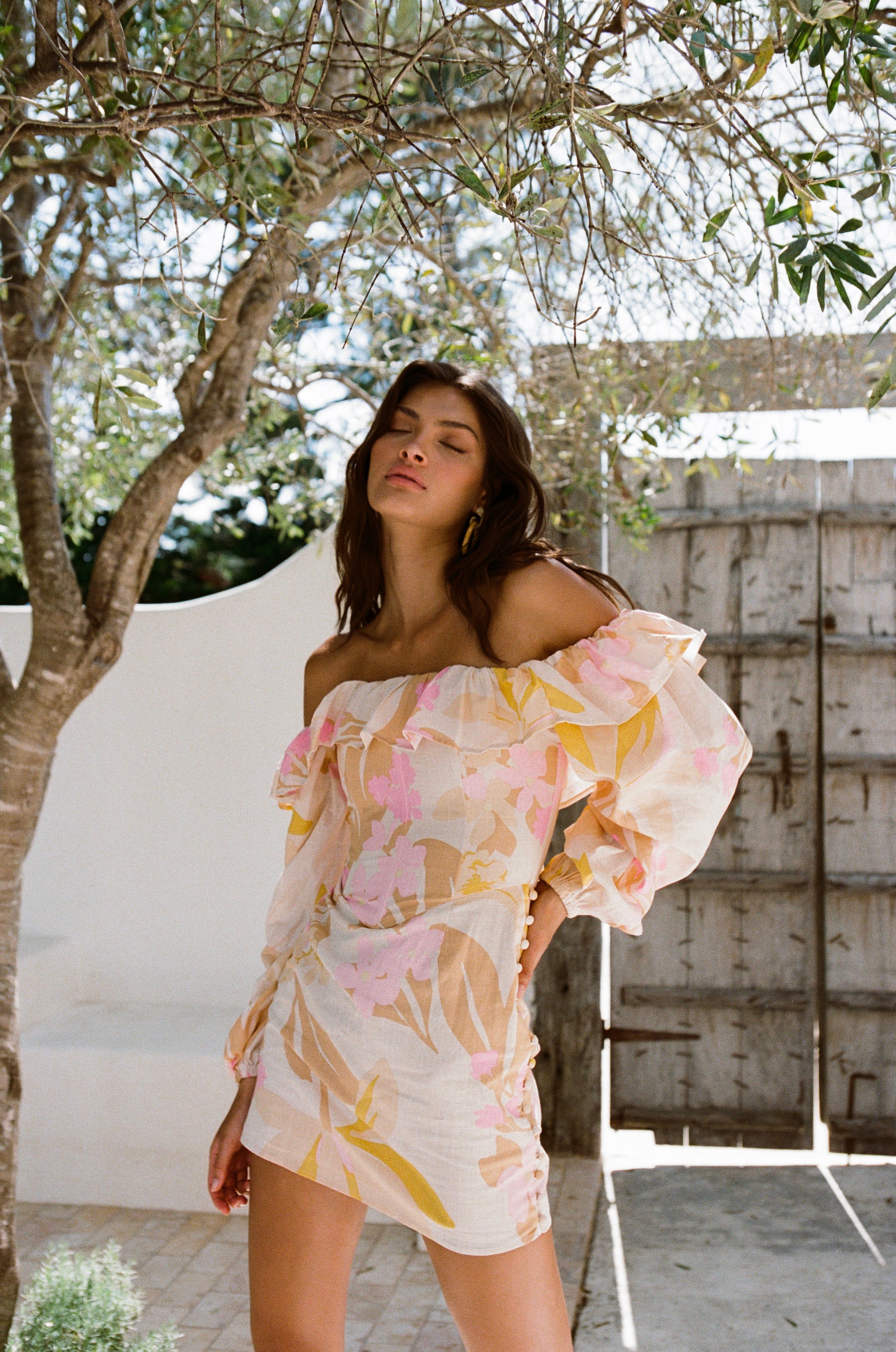 Stylish Suza Off - Shoulder Sample Dress with Distinctive Design