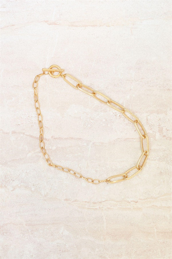 Stylish Gold-Toned T Bar Link Necklace for Fashionable Accessorizing