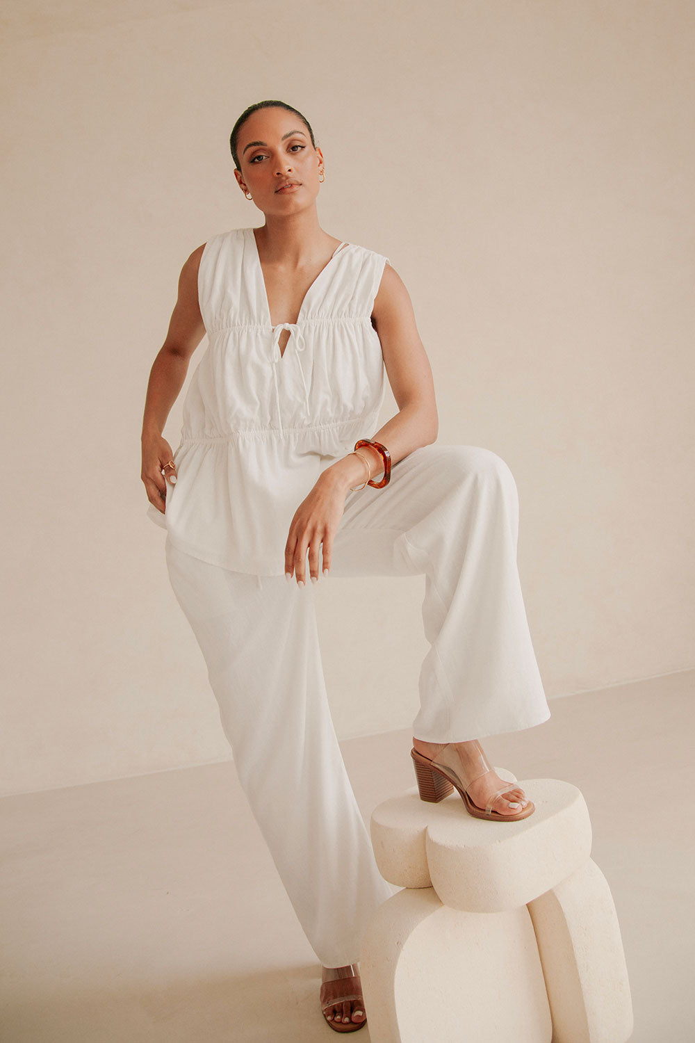 White Structured Linen Blend Bump - Friendly Brisa Pants by Sabo