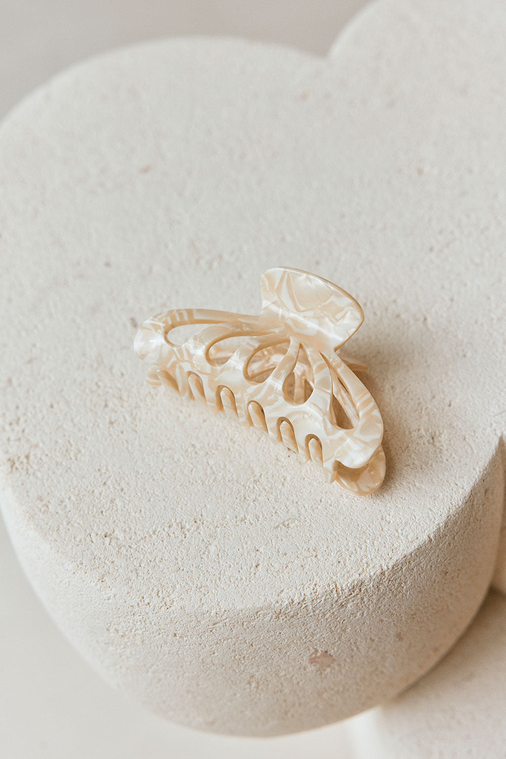 Stylish Ace Creamy Marble Claw Clip for Effortless Up - styles
