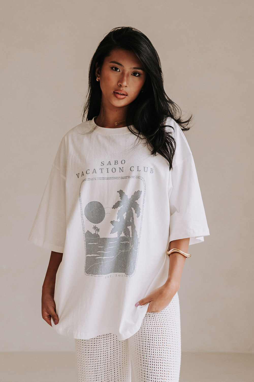 Britta Oversized Women's White Cotton Top with Vintage Graphic
