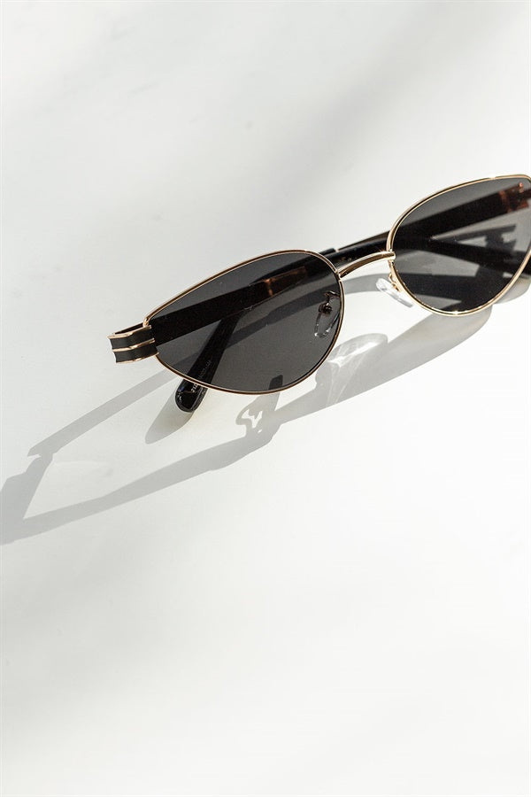 Stylish Vintage-Inspired Heidi Black Sunglasses with Gold Frame and Brow Bar