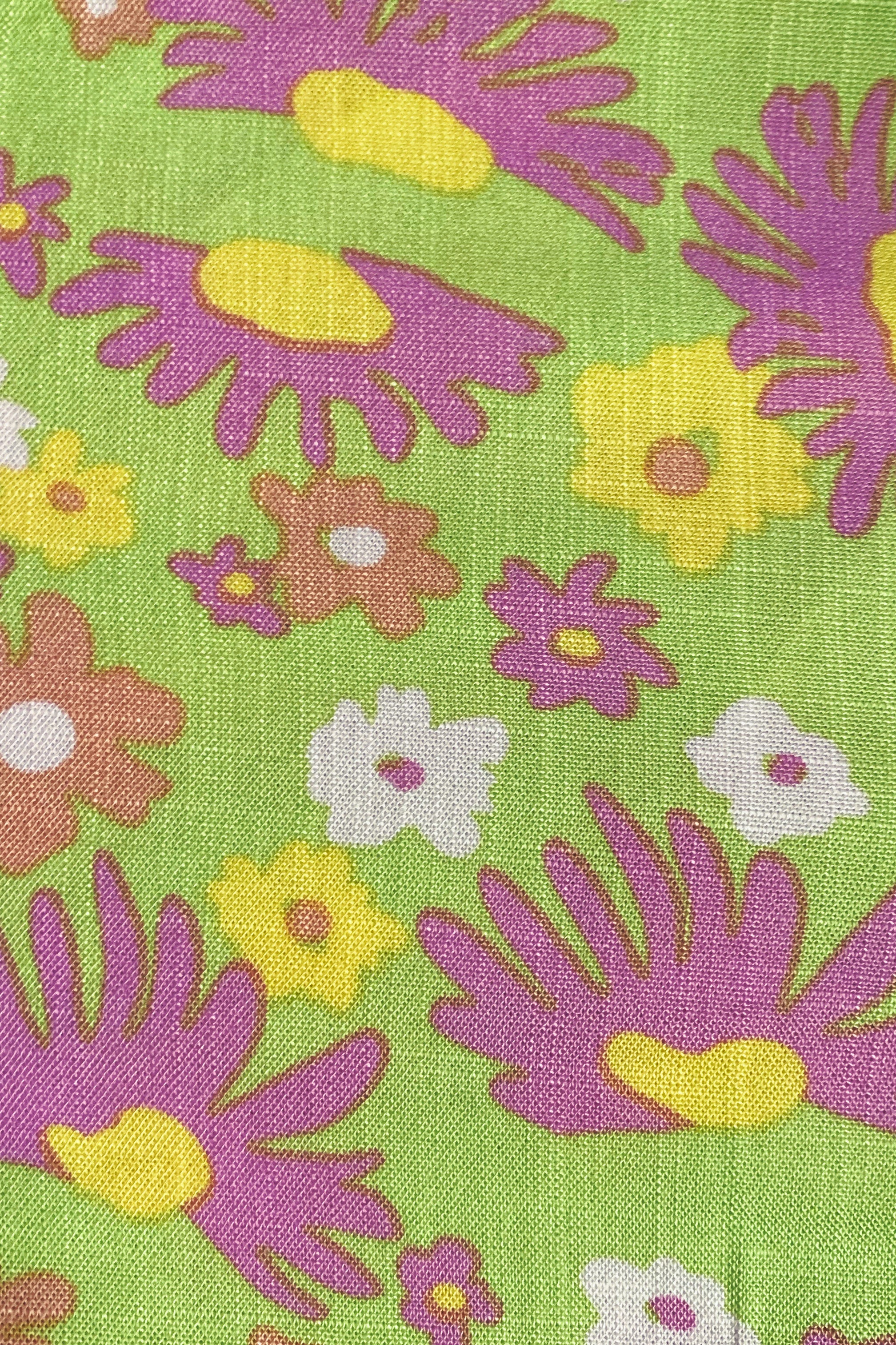 Retro - Style Exclusive Leta Shorts with Bright Floral Print