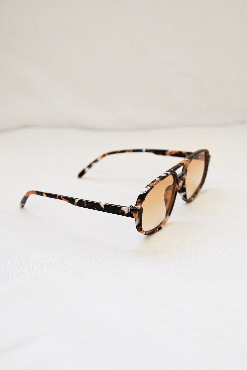 Stylish Retro-Inspired Cora Faux Tortoise Frame Sunglasses with Tinted Brown Lenses