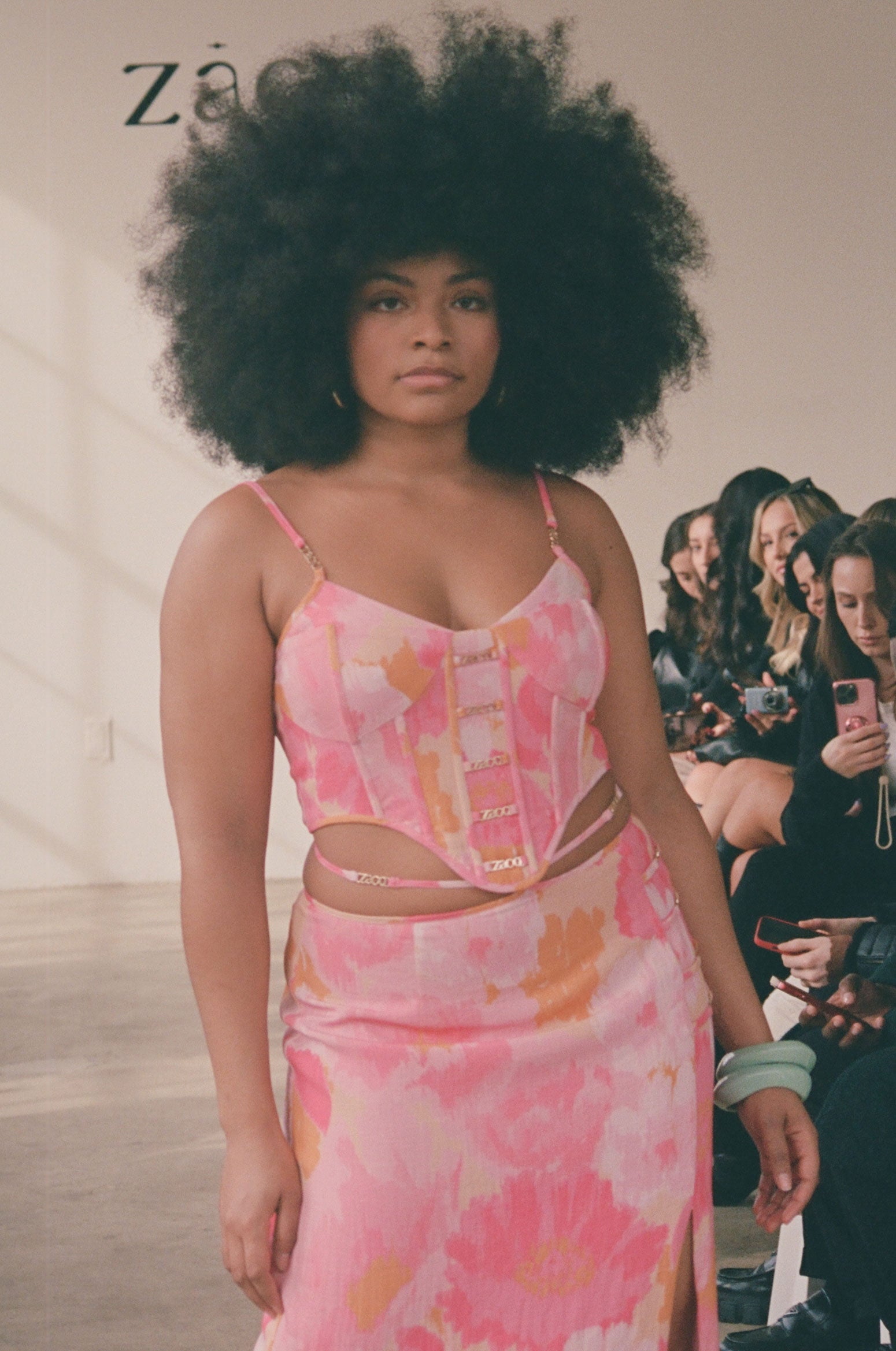Elegant Women's Serralina Top with Exclusive Pink Gerbera Print
