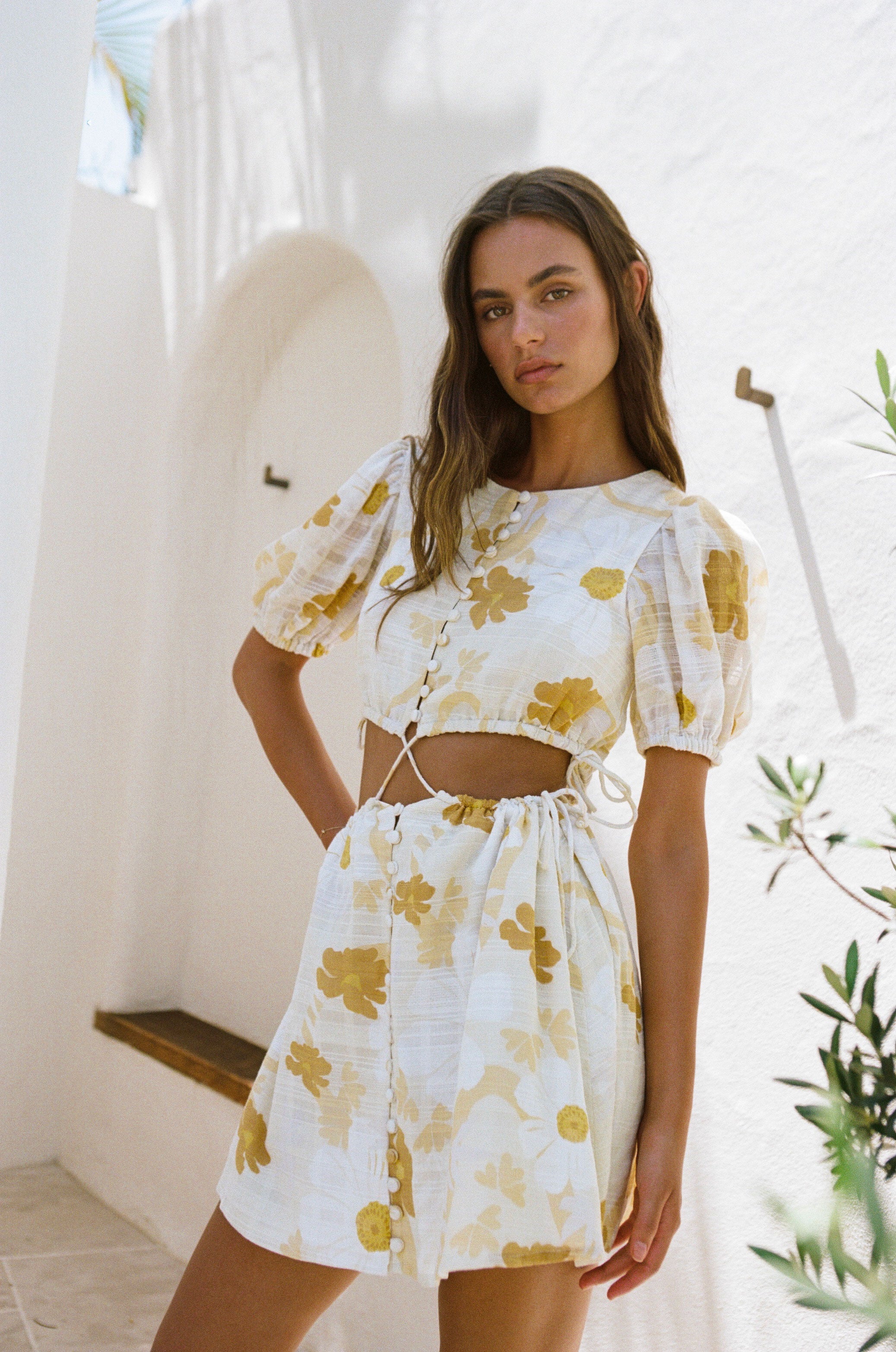 Exquisite Reina Cut - out Women's Dress with Exclusive Flourish Print