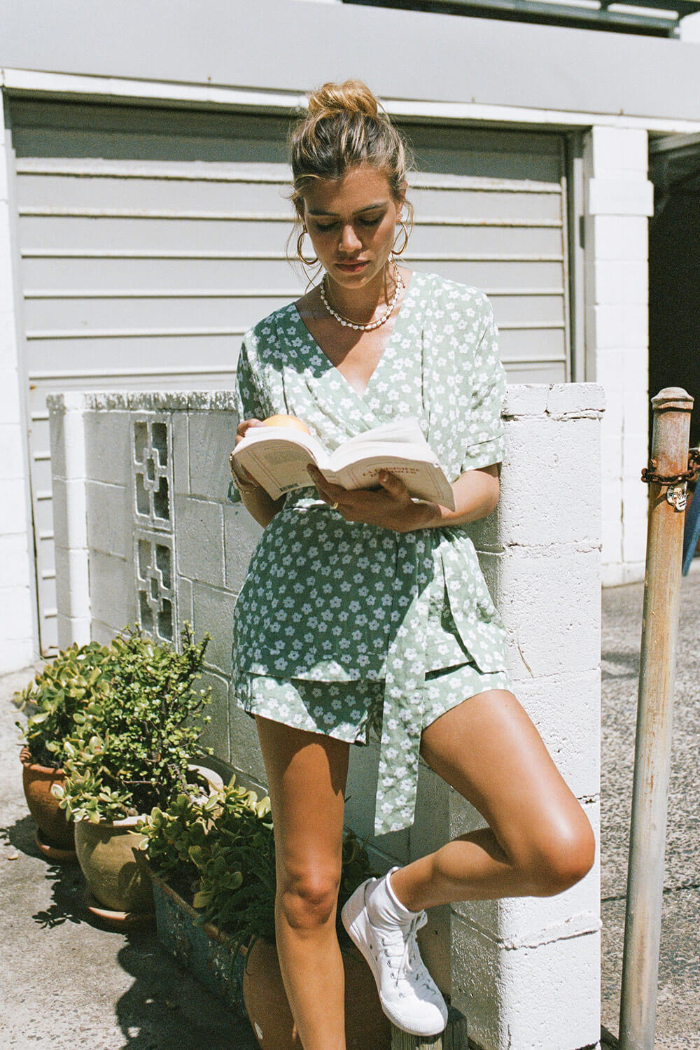 Floral Dynasty High-Waisted Cotton Blend Shorts for a Fashionable Look
