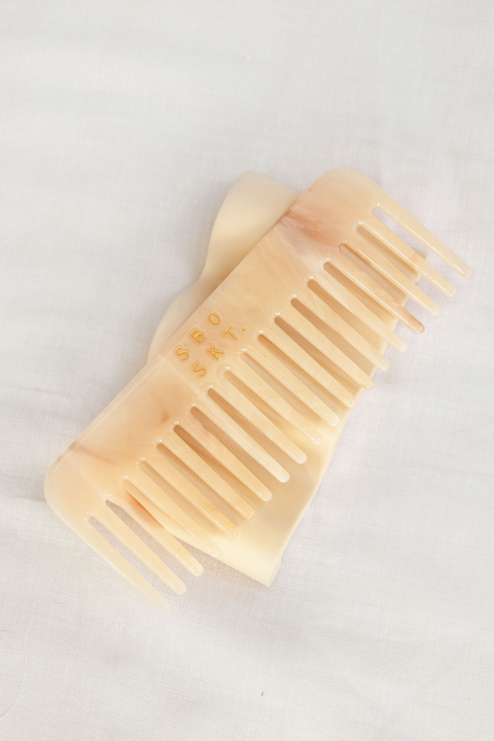 SBO SKT Travel - Friendly Conch - Style Comb with Cream Marble Shell and Gold Detailing