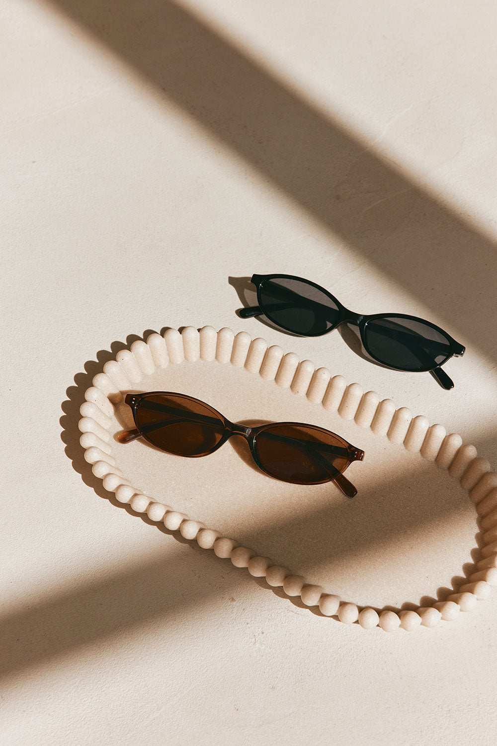 Stylish Naiara Oval Lenses Thin Frame Sunglasses in Brown and Black