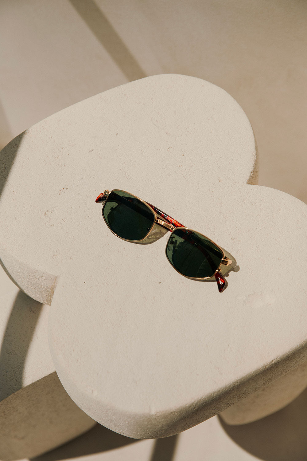 Stylish Mercer Fashion Sunglasses with Thin Gold Frames