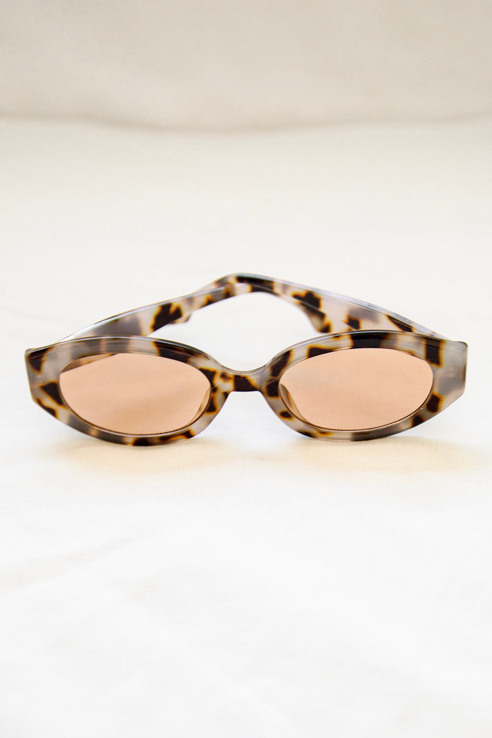 Stylish 90s-Inspired Raven Faux Tortoise Frame Sunglasses with Tinted Brown Lenses