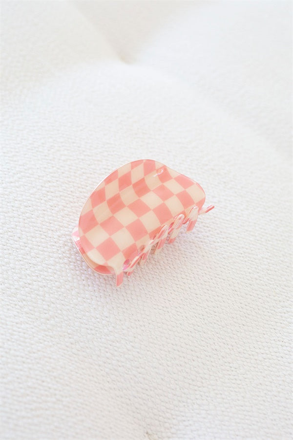 Stylish Retro-Inspired Cream and Pink Checkered Candy Claw Clip