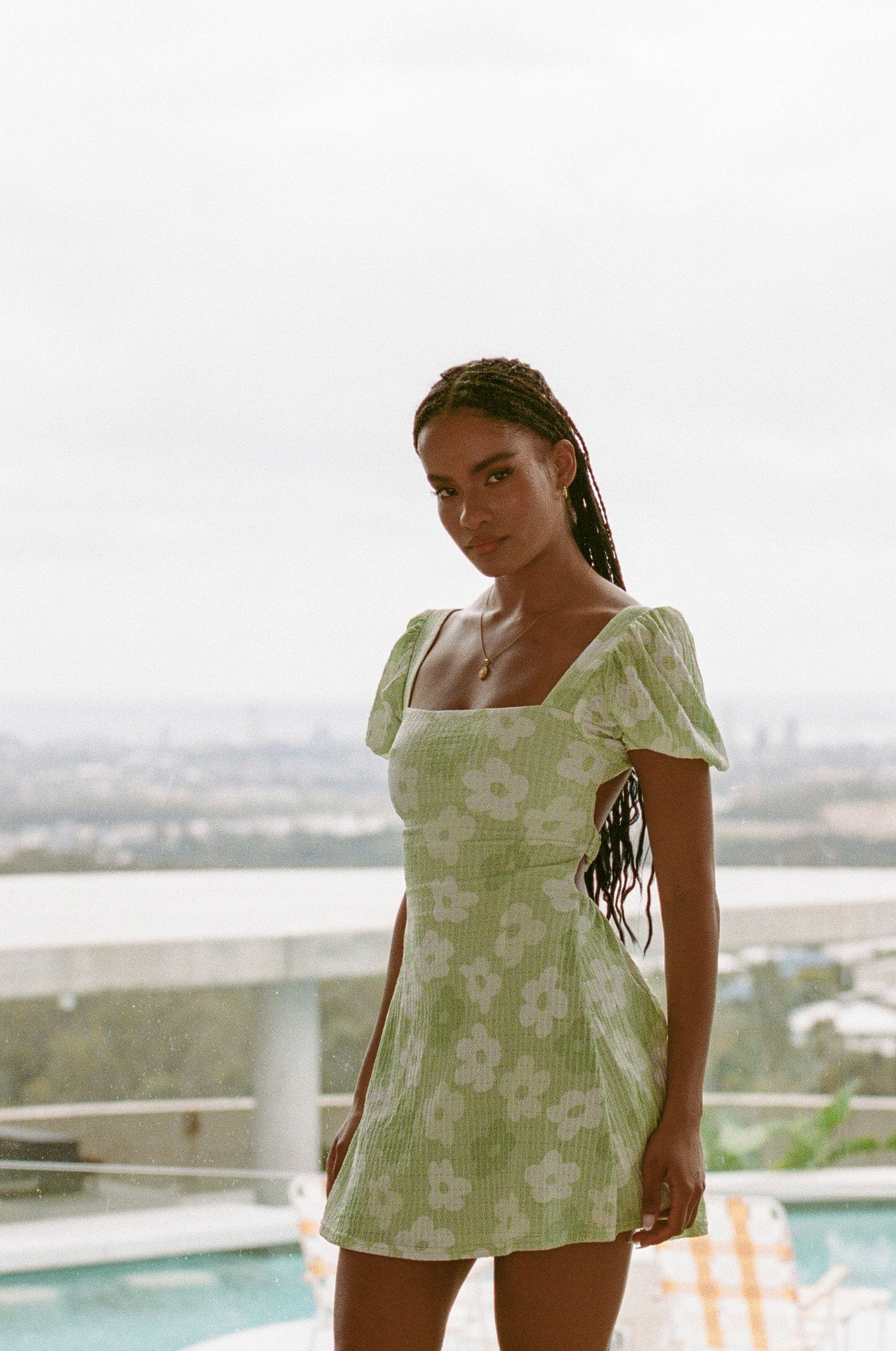 Summer-Inspired Backless Liloh Women's Dress with Happy Daisy Print