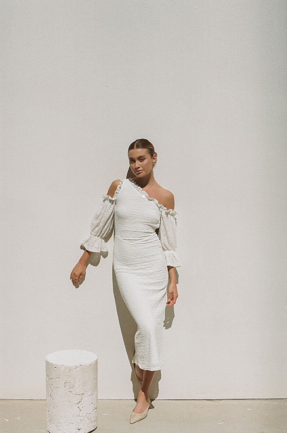 Stunning White Aluer Backless Cold - Shoulder Lace Midi Dress