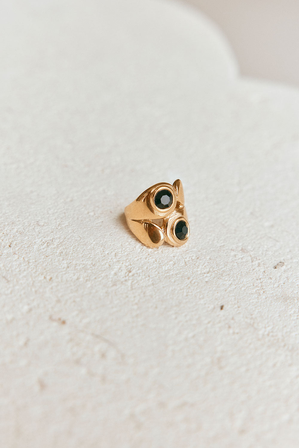 Exquisite Gold - Toned Gothic Zara Onyx Finger Ring with Black Stone Accent