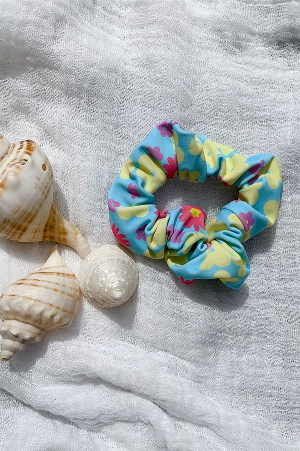 Blue Retro Floral Elastic Scrunchie for Beach Look