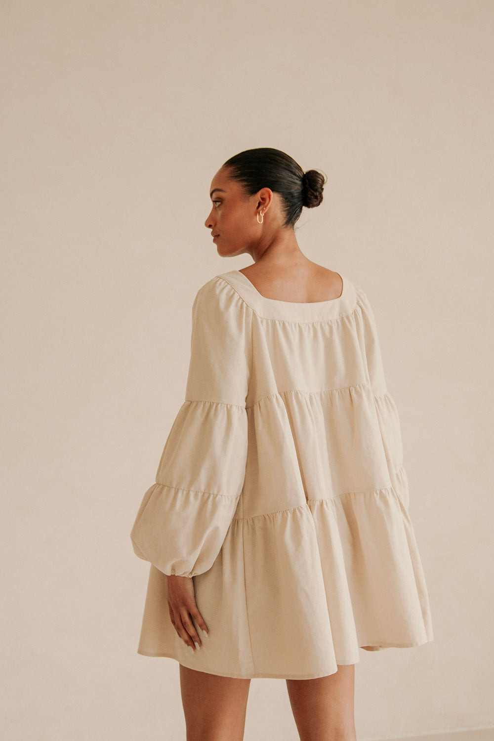 Beige High - Quality Natural Cotton Tiered Palmer Dress with Puff Sleeves