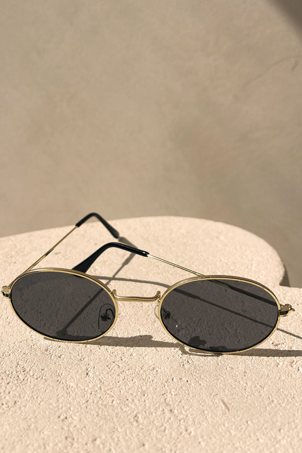 Stylish Gold - Framed Oval Amari Black - Lensed Sunglasses