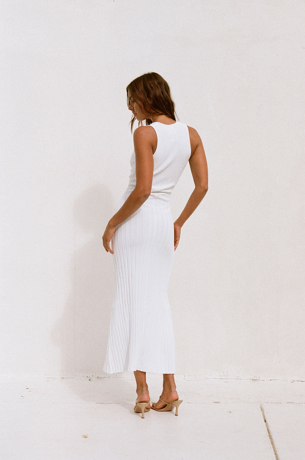 Elegant White Pleated Ribbed Halo Midi Dress