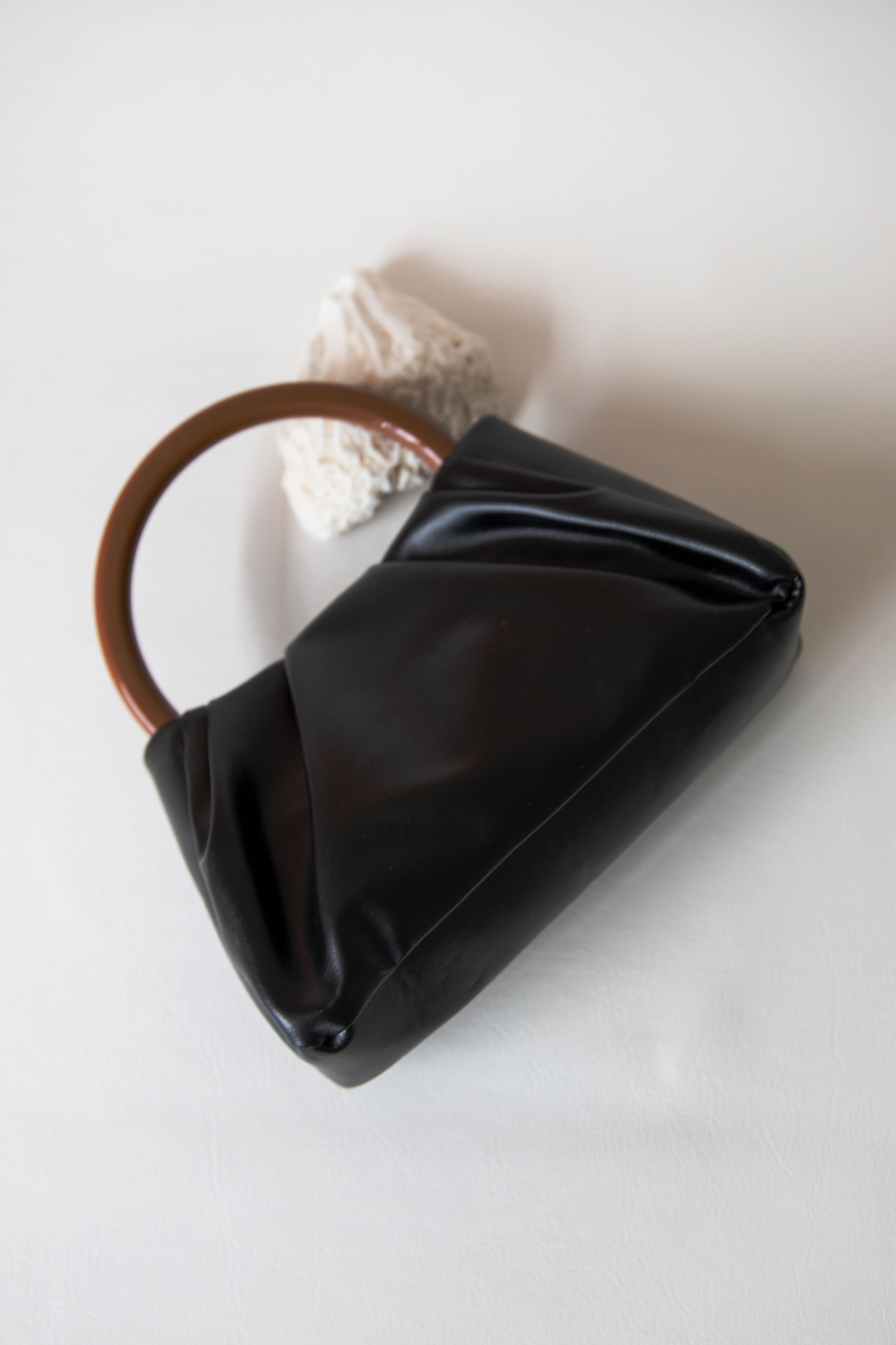 Vintage-Style Audrey Handbag in Classic Black with Wood-Look Handle