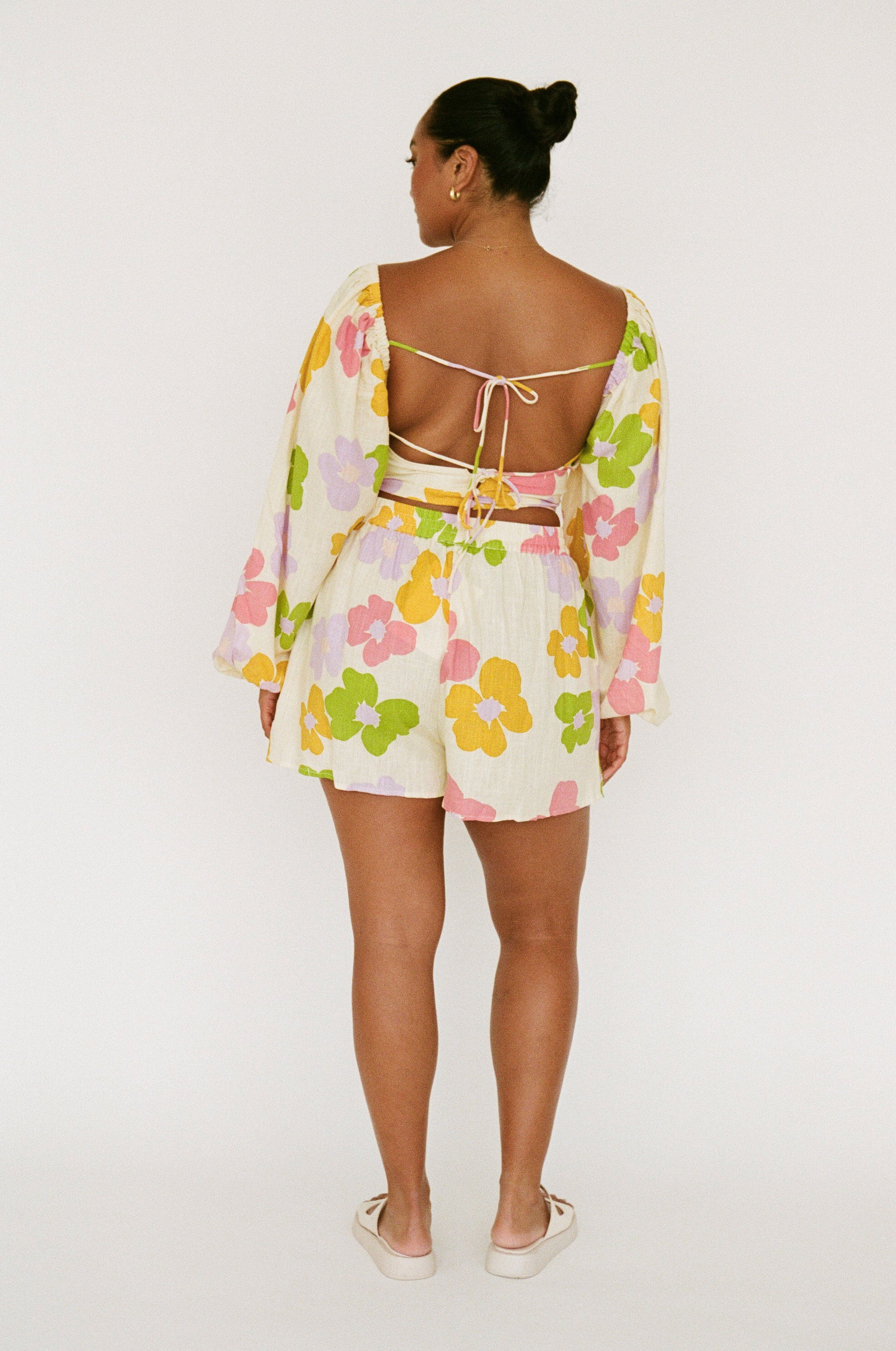 Exclusive Tutti Daisy Floral Print Backless Vienna Soft Linen Blend Top