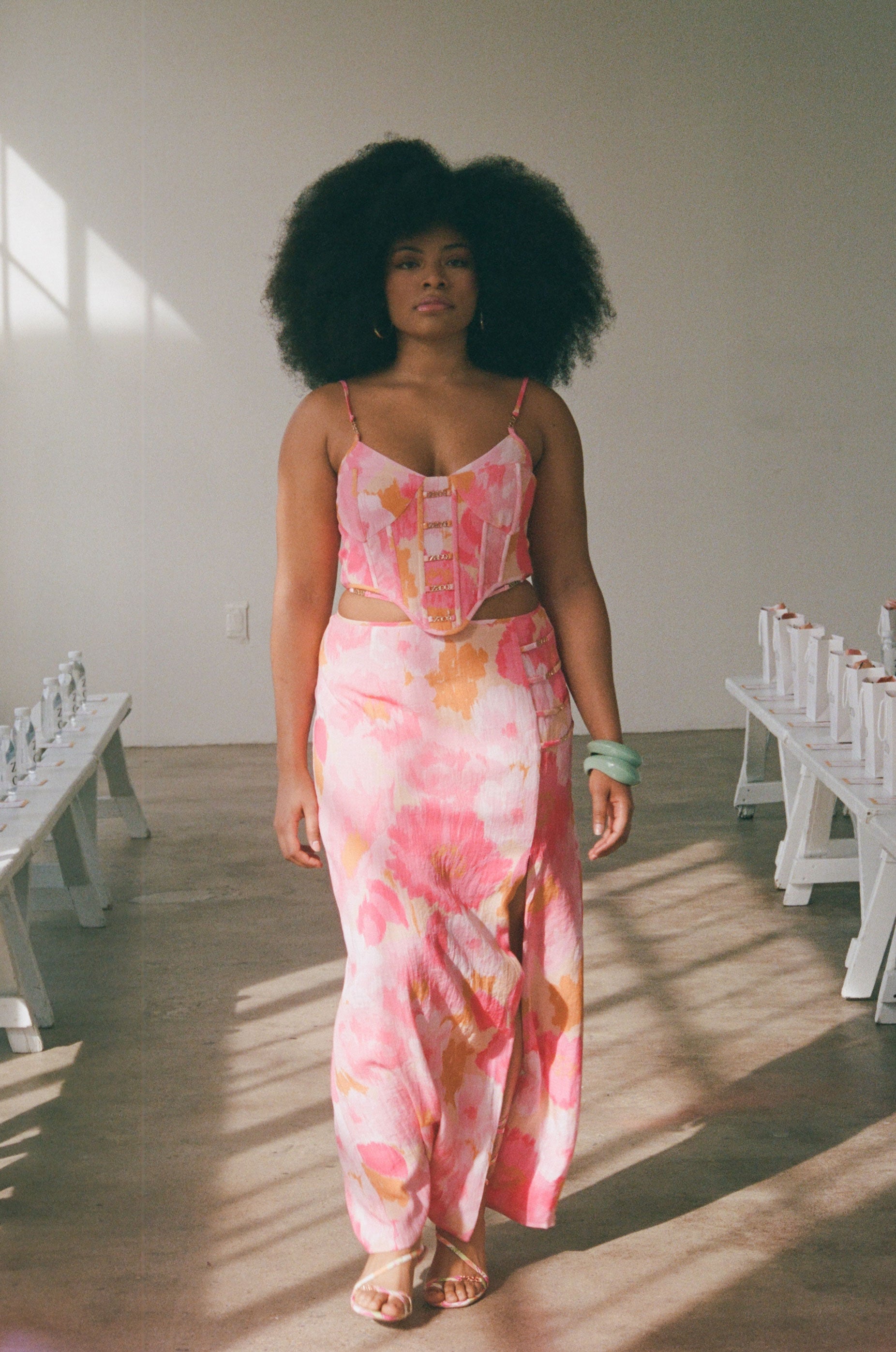 Elegant Women's Serralina Top with Exclusive Pink Gerbera Print