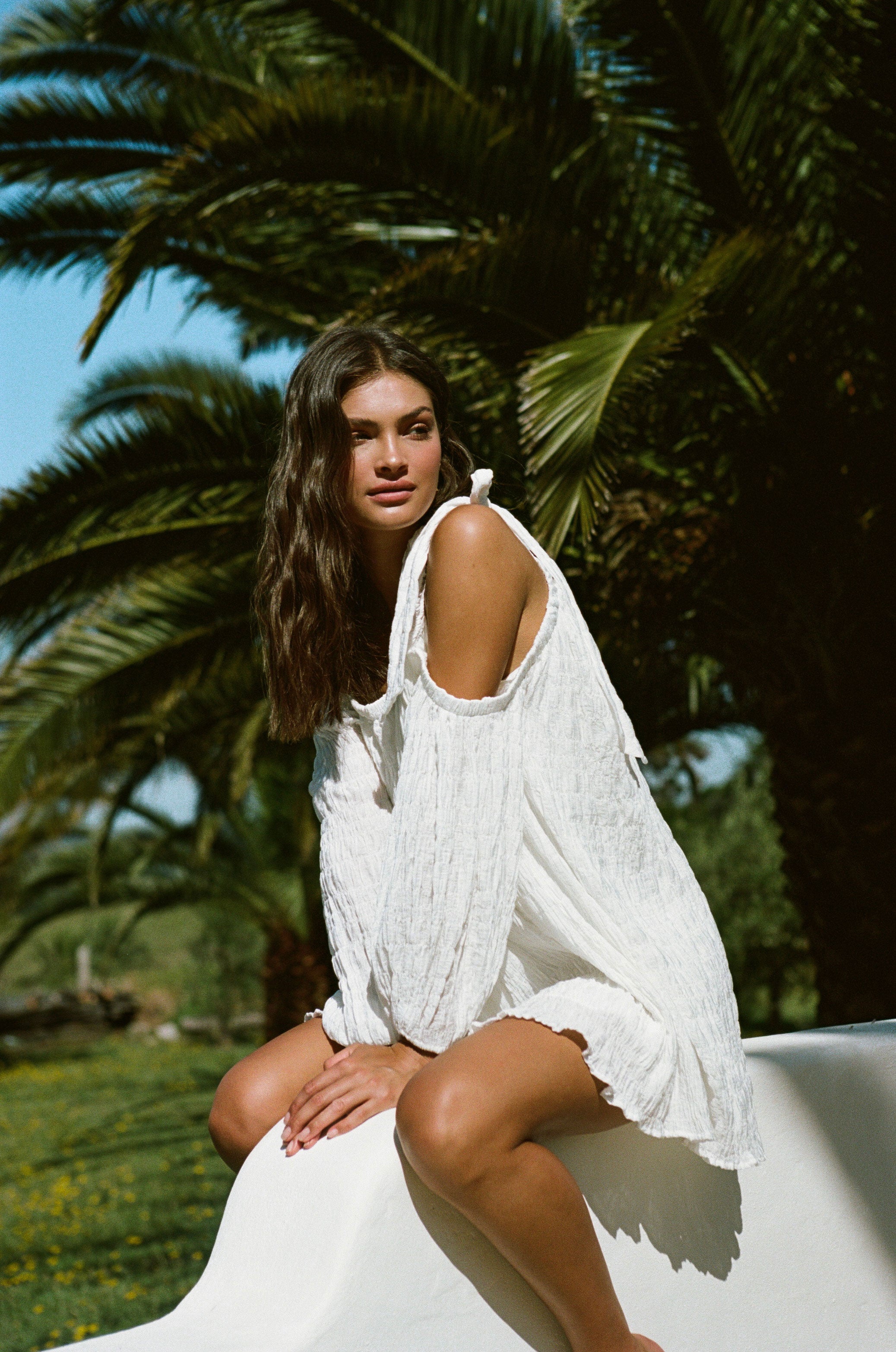 Vintage-Inspired White Raisa Crepe Dress for Fashionable Women