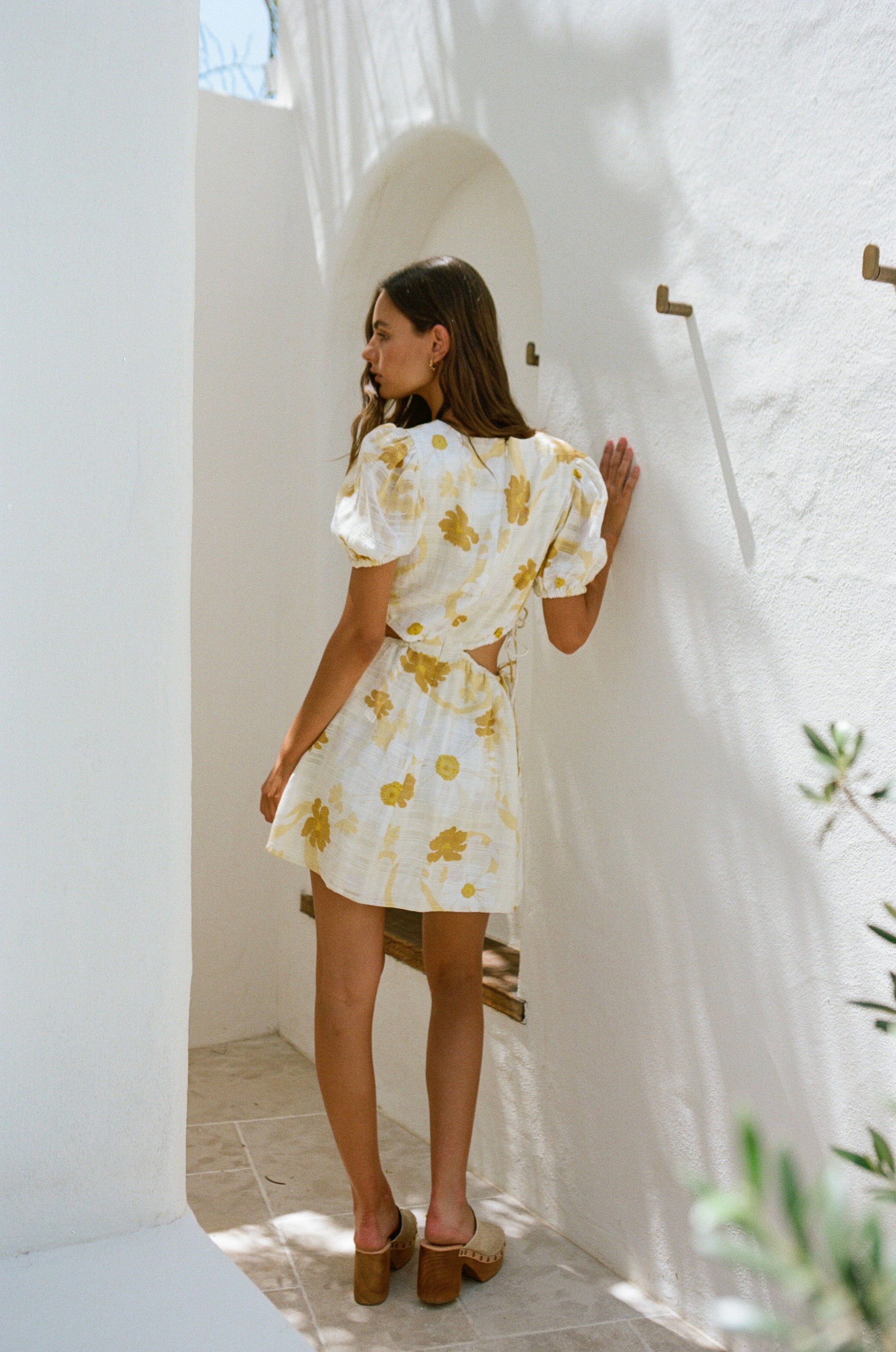 Exquisite Reina Cut - out Women's Dress with Exclusive Flourish Print