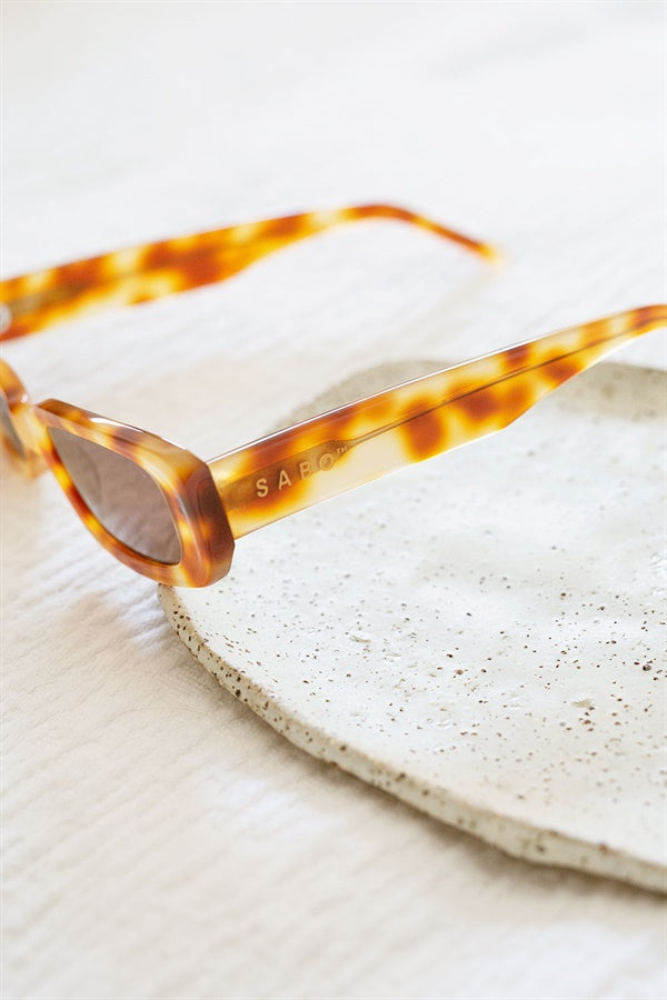 Stylish Tortoise Lista Fashion Sunglasses for Summer
