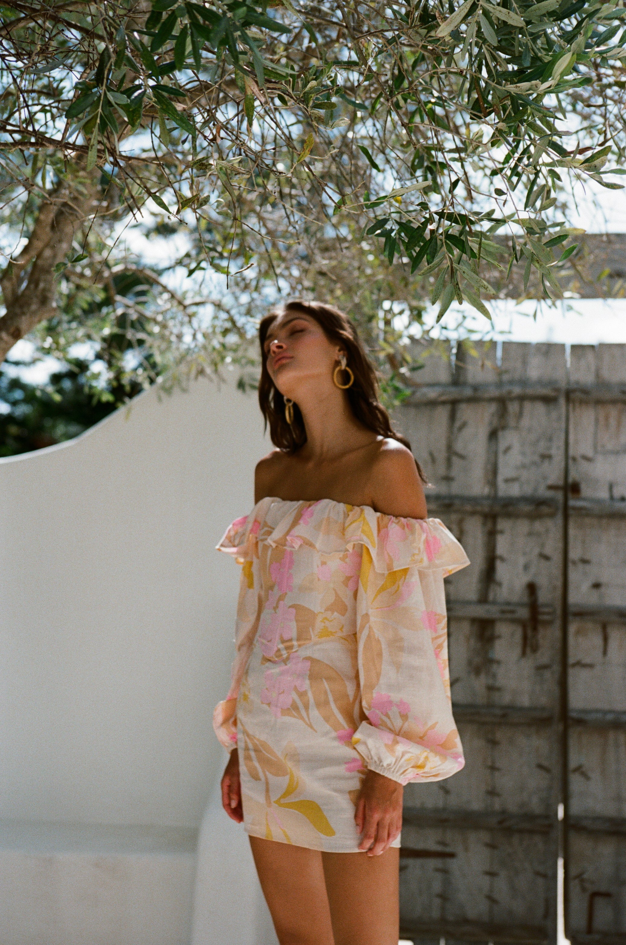 Stylish Suza Off - Shoulder Sample Dress with Distinctive Design
