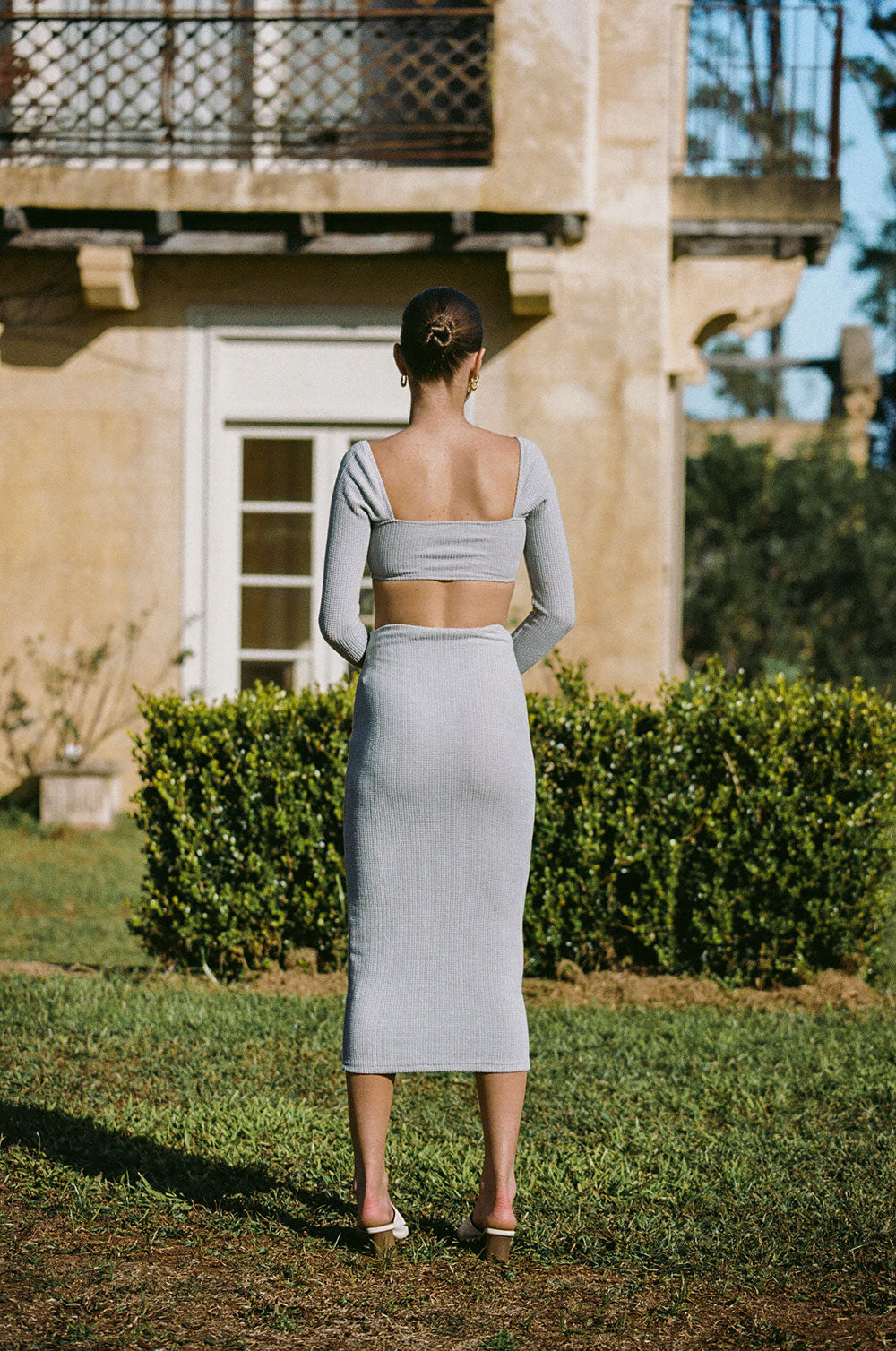 Stylish Slate-Hued Fitted Rakell Top for Cooler Weather