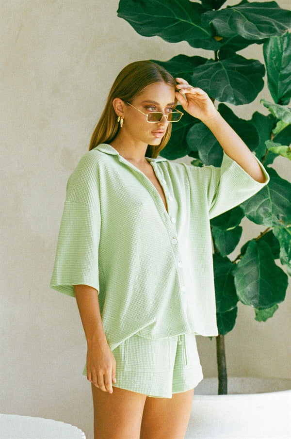 Stylish Green Summer Kase Shorts for a Fashionable Look