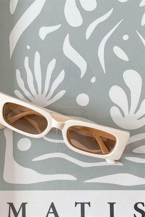 Stylish Cream Adri Sunglasses for a Bold Summer Look