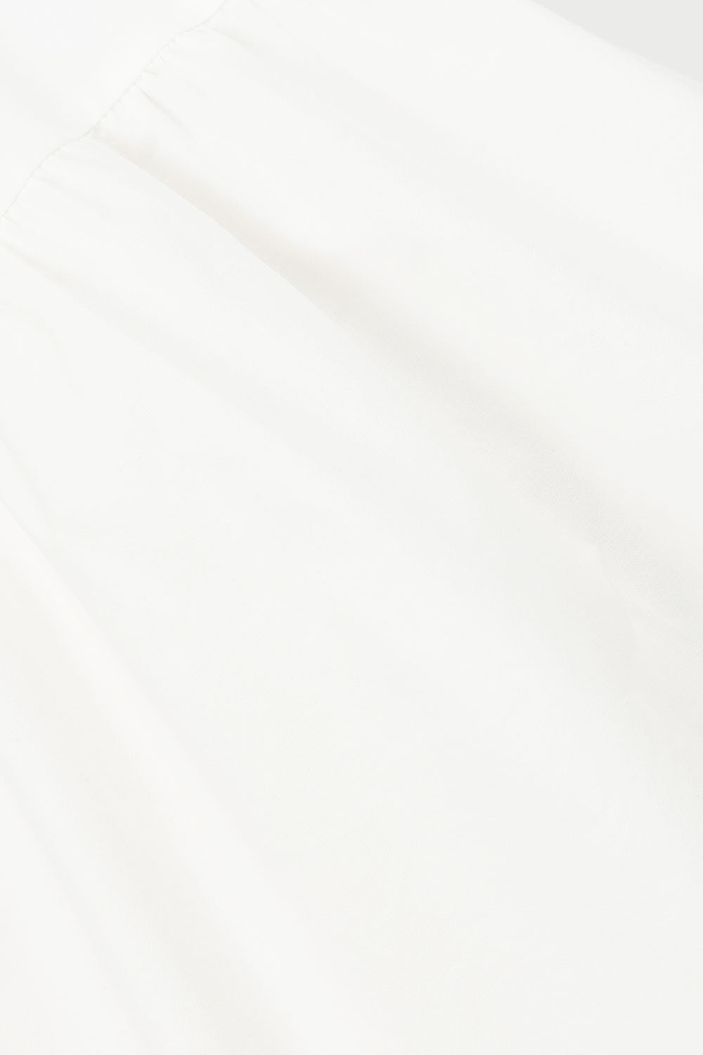 Elegant White Palmer Dress with Tiered Design and Puff Sleeves