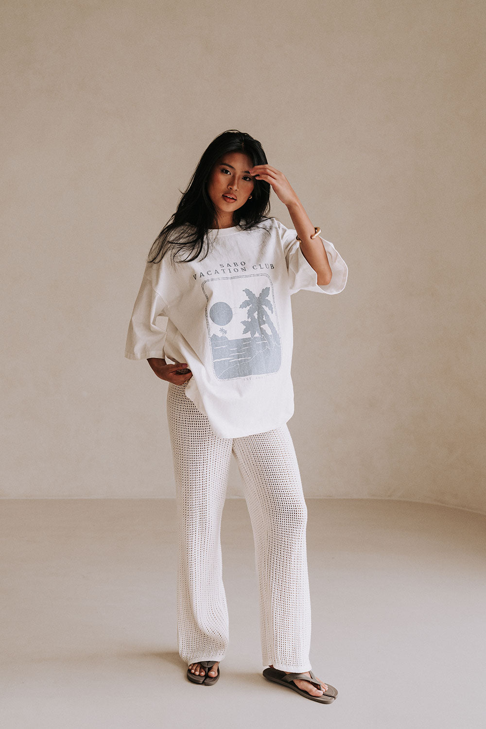 Britta Oversized Women's White Cotton Top with Vintage Graphic