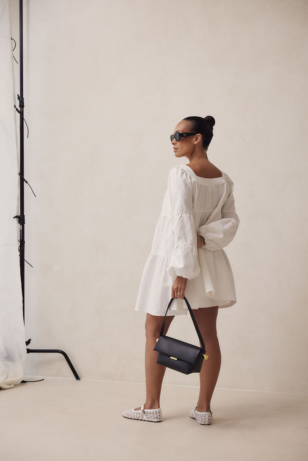 Elegant White Palmer Dress with Tiered Design and Puff Sleeves