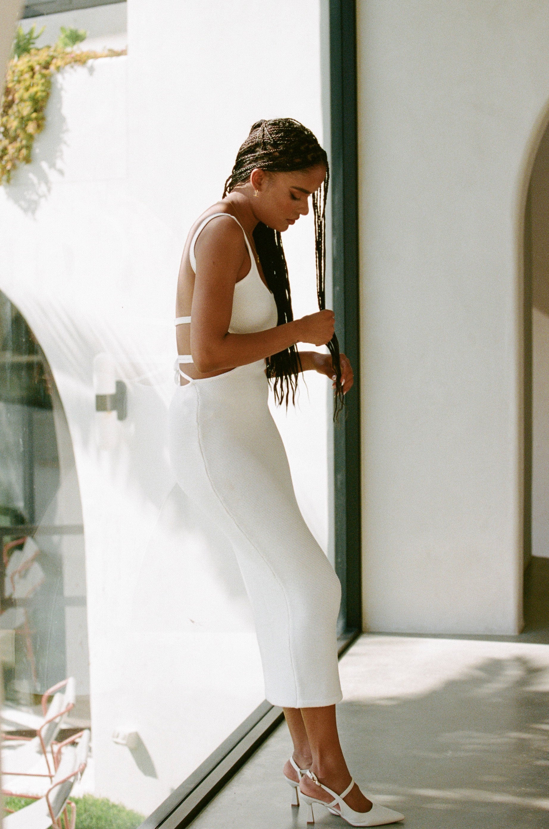 Exquisite White Ribbed London Knit Midi Dress in Coconut Style
