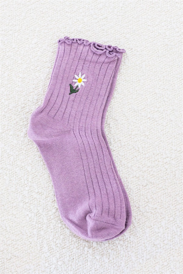 Charming Daisy Embroidered Crew Socks with Lettuce Ruffle Trims