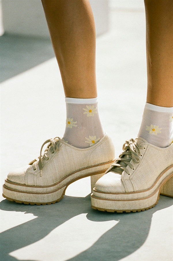 Fashionable Mesh Floral Embroidered Daisy Women's Socks