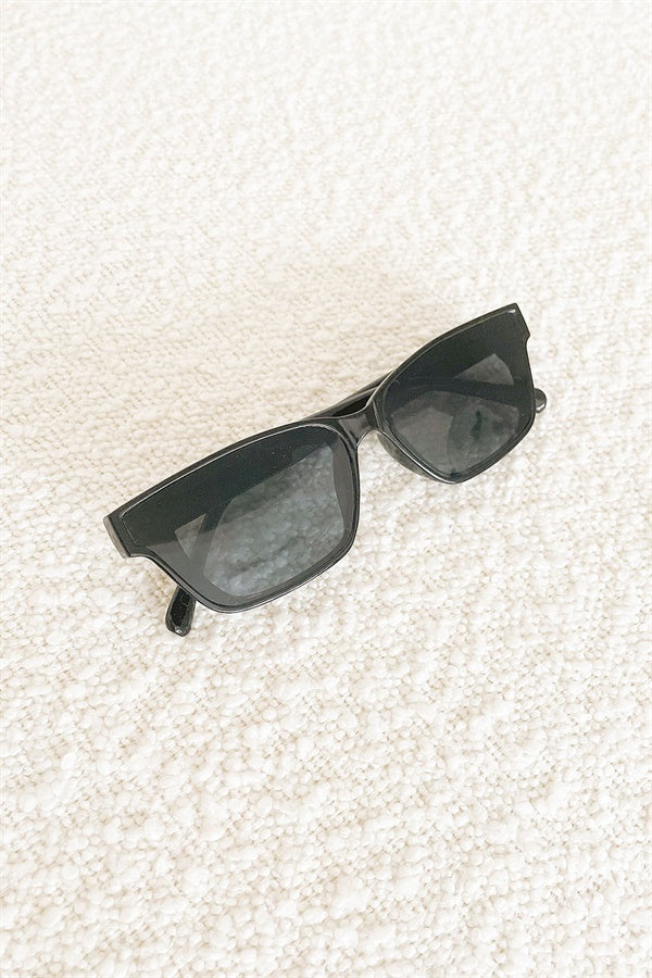 Stylish Vintage Black Kendall Sunglasses for Summer