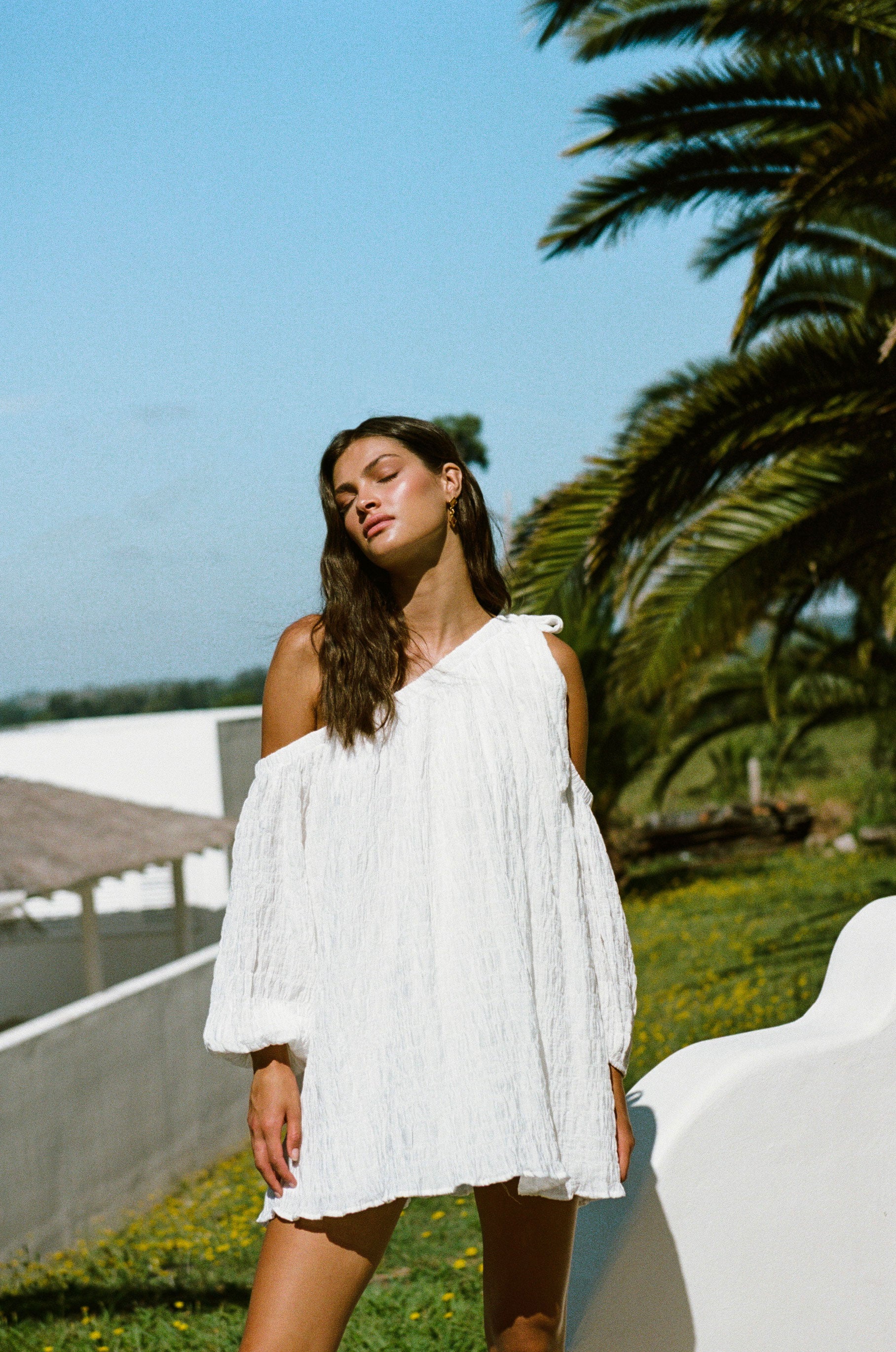 Vintage-Inspired White Raisa Crepe Dress for Fashionable Women
