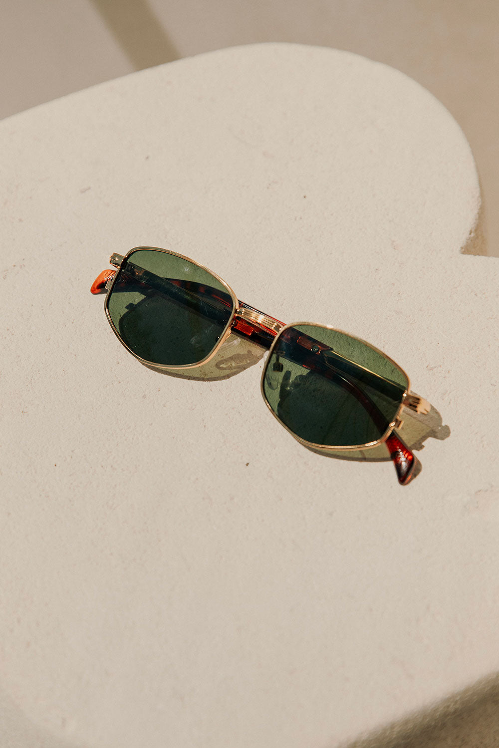 Stylish Mercer Fashion Sunglasses with Thin Gold Frames