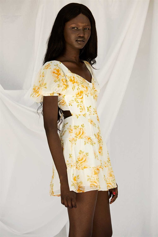 Exquisite Floral Bay Dress with Short Puff Sleeves and Open Back
