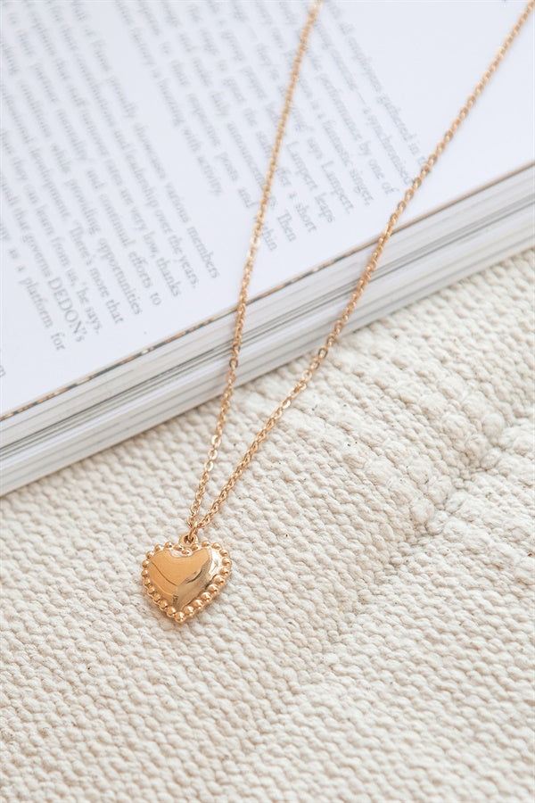 Gorgeous Gold-Toned Love Heart Pendant Carti Necklace for Fashionable Accessorizing